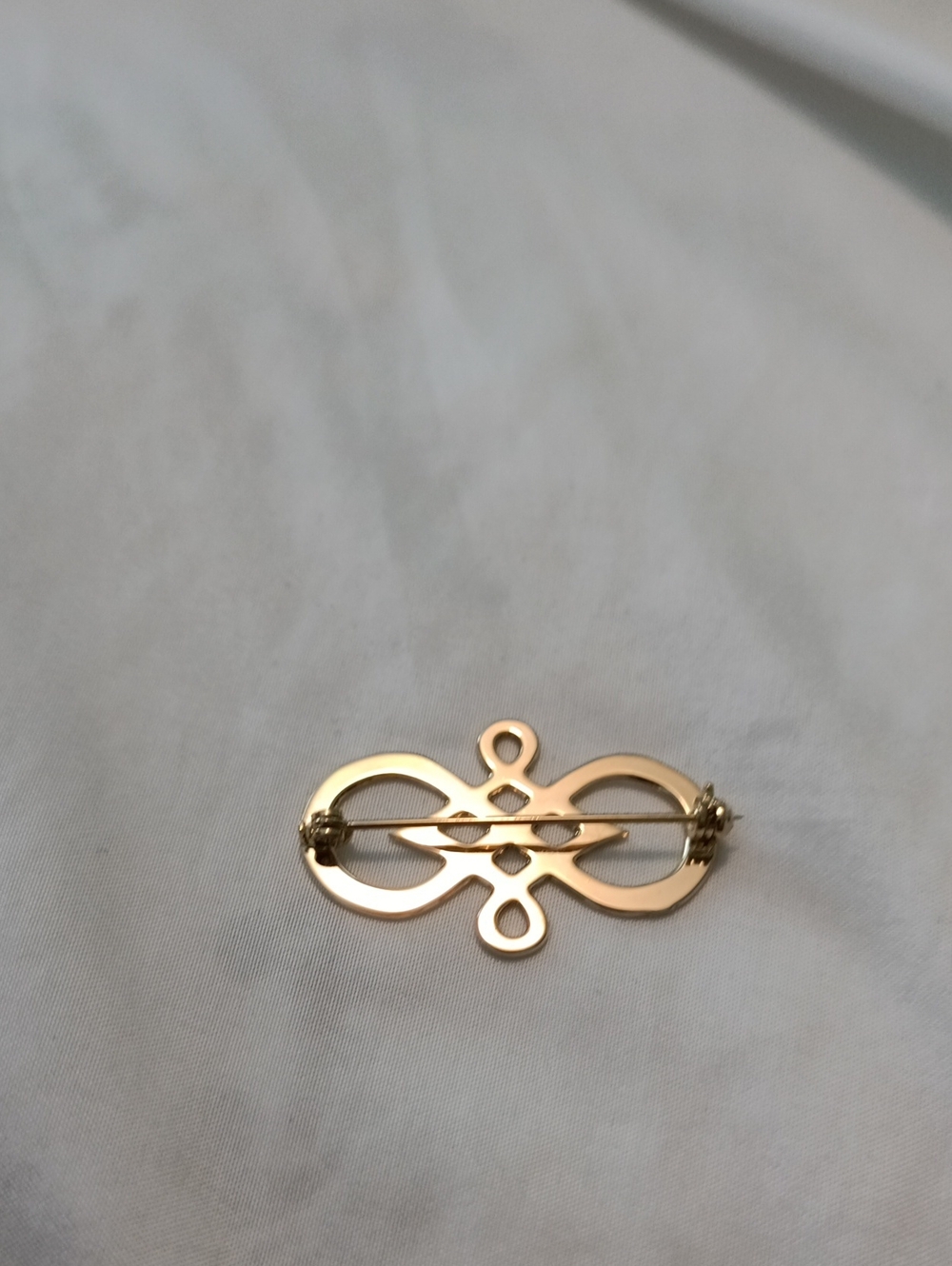 Vintage-Style Decorative Goldtone Brooch - Picture 2 of 2
